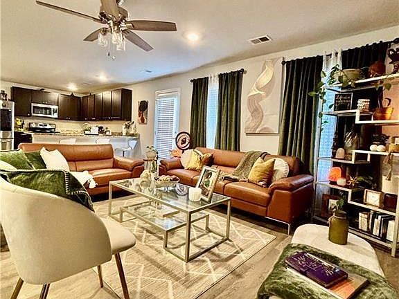 3rd image of 1367 Midnight Ride Ct