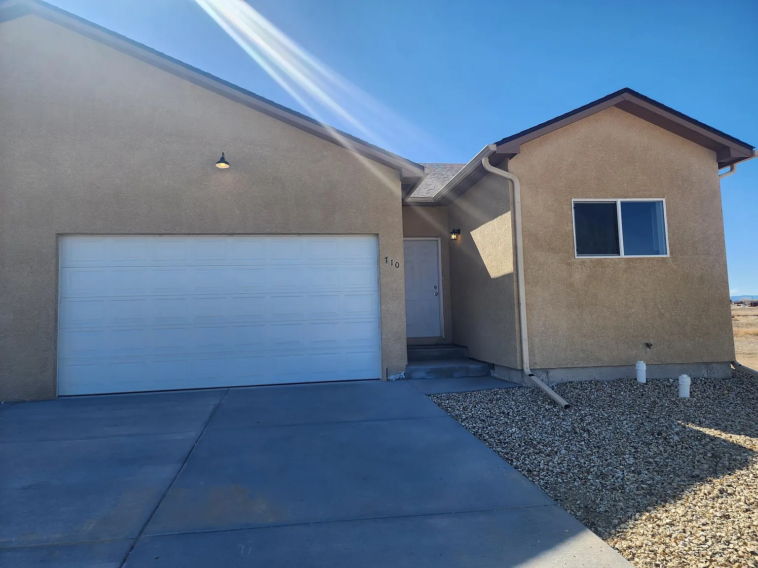 3 bed, 1400 sqft, $2,095 — Photo 1