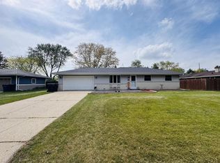 210 Sioux Ct, Janesville, WI 53545