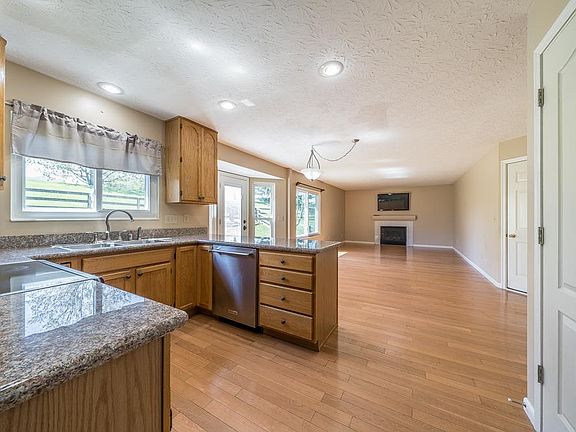 5th image of 9075 Georgian Ct