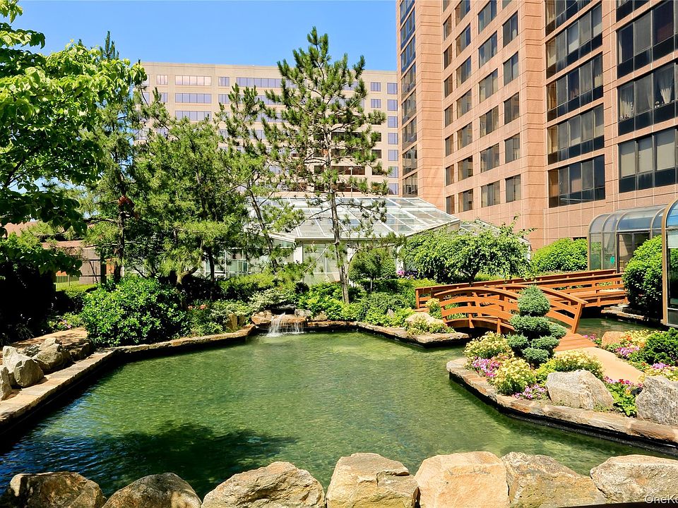 1st image of 4 Martine Avenue #514