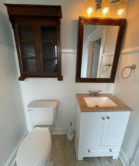 907 Englewood St — Photo 12