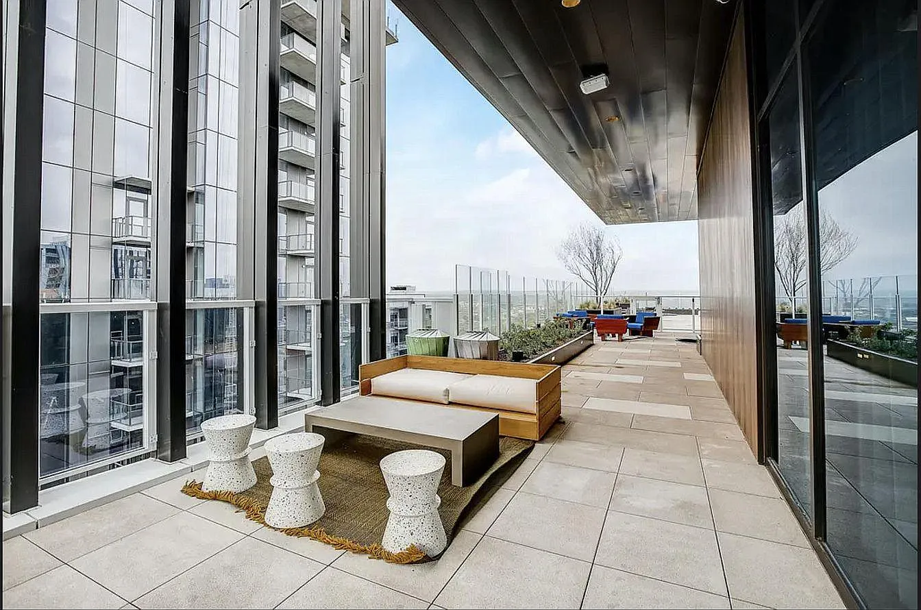1 bed, 728 sqft, $4,550 — Photo 4