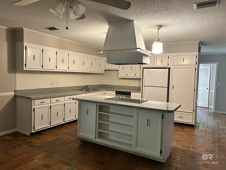 1906 Elaine Ave — Photo 6