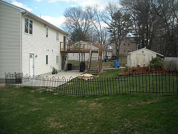 3rd image of 16 Vineyard Ave