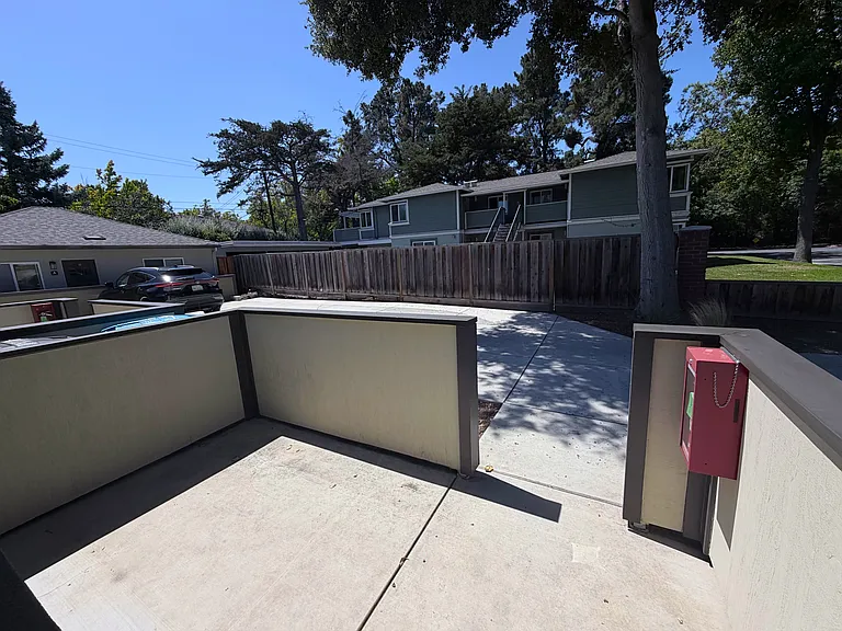 485 Waverley St — Photo 11