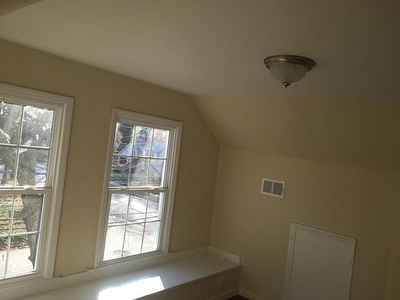 4th image of 1322 Columbia St