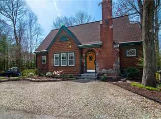 565 Reservoir Rd, Pascoag, RI 02859
