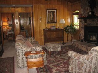 955 Playground Dr, Crestline, CA 92325