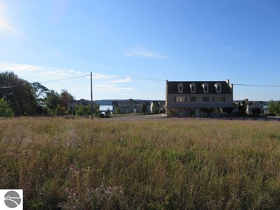 4th image of 106 W Summerset Ct