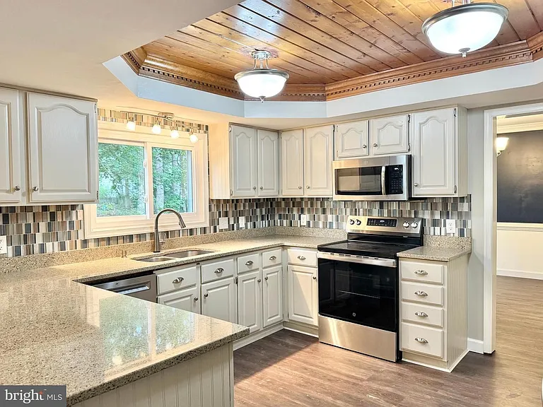 3302 Aquia Dr — Photo 36