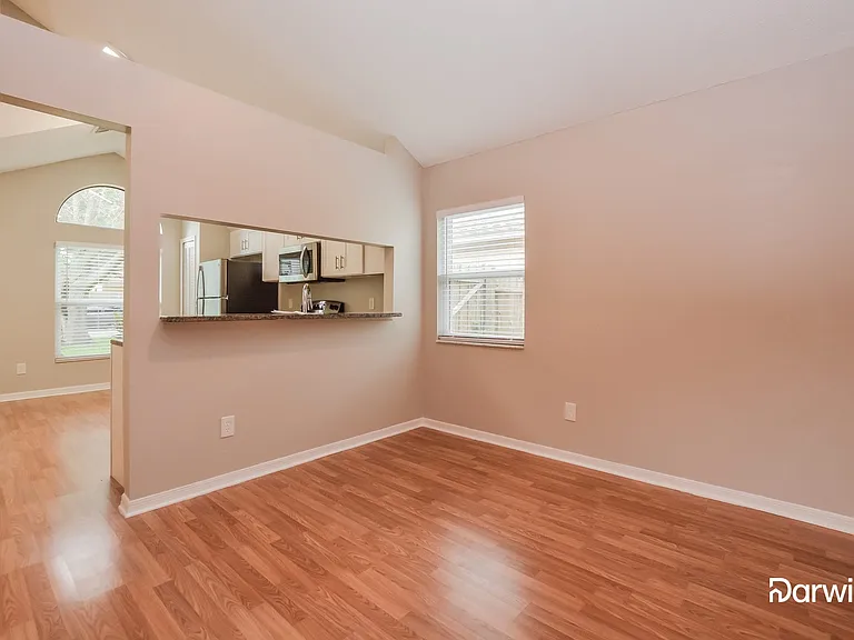 1034 Manigan Ave — Photo 7