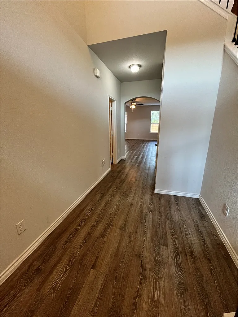 5 bed, 2.5 bath, 2479 sqft, $2,200 — Photo 3