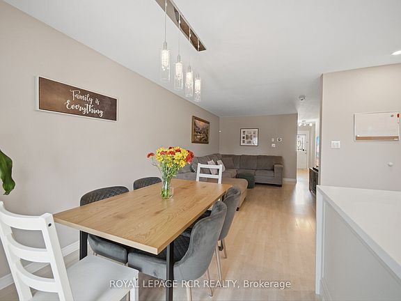 5th image of 31 Alderbrook Pl E