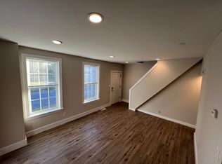 15 Charles St, Dover, NH 03820
