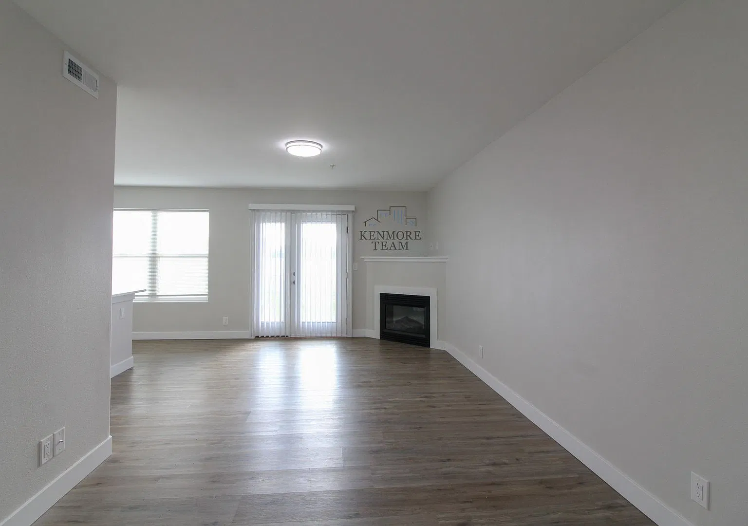 3 Bedroom, 2 Bathroom Home in West Pasco 4-Plex — Photo 3