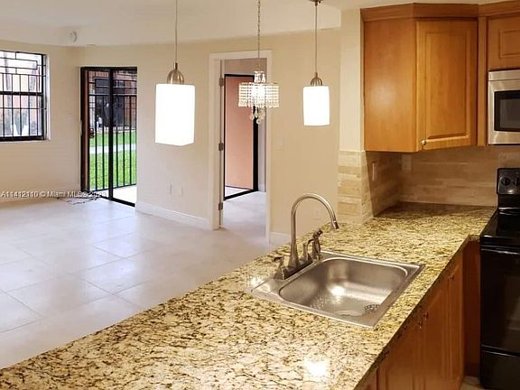 4th image of 2720 W 63rd Pl #1327