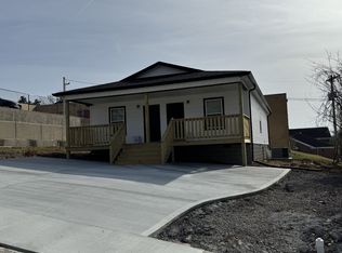 107 College Ave W, Carthage, TN 37030