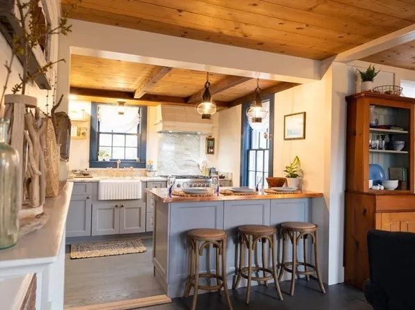 1825 Main St, West Barnstable, MA 02668
