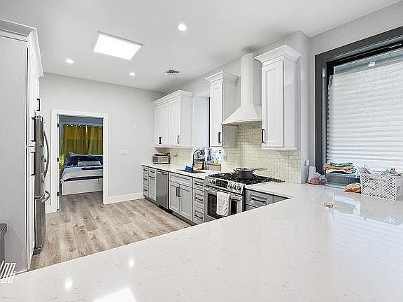 4th image of 22 Delawanna Ave