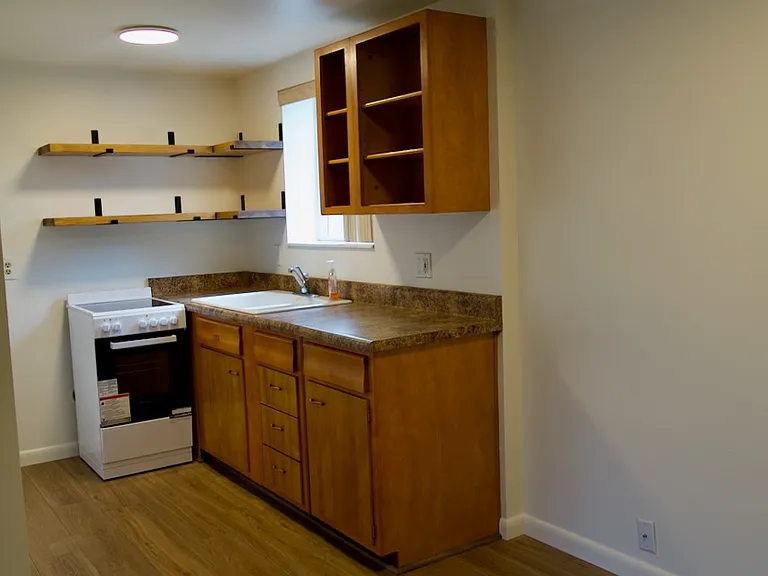 673 E 6th Ave N #6 — Photo 5