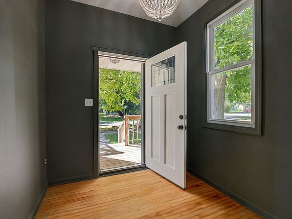 4th image of 209 S East St