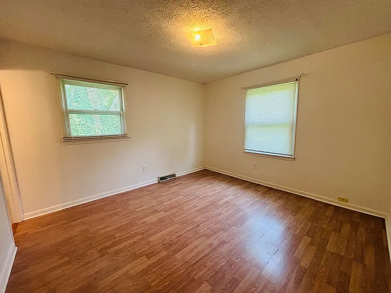 306 Woodbine Dr — Photo 13