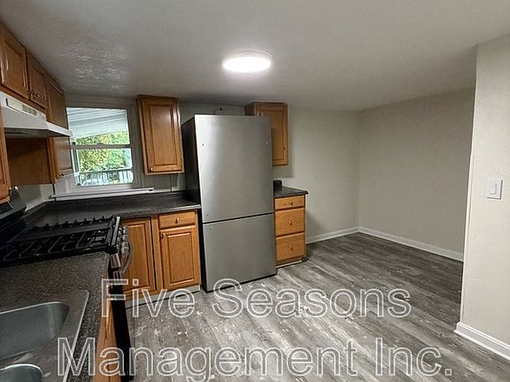 2nd image of 17 West St #2