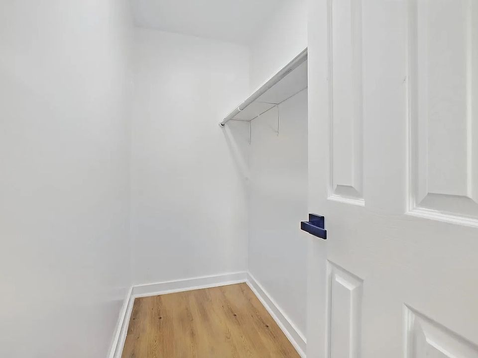 1st image of 4705 Pease St Room B-2