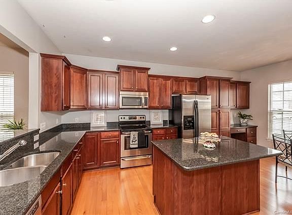 3rd image of 15337 Legend Oaks Ct