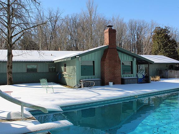 5th image of 124 Valley Dr