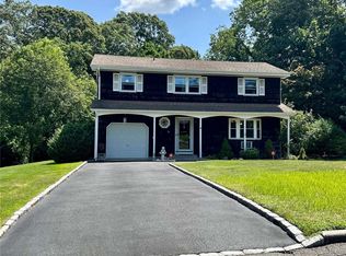 77 Radburn Dr, Hauppauge, NY 11788