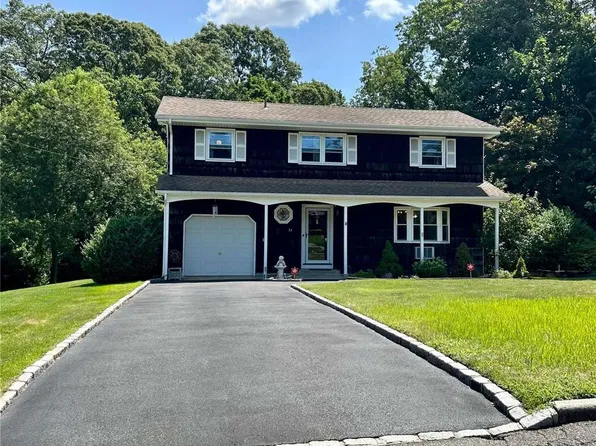 77 Radburn Drive, Hauppauge, NY 11788