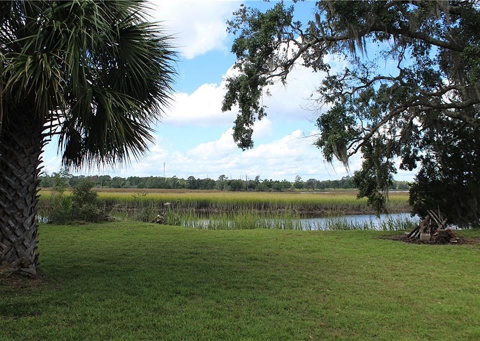 2nd image of 1379 River Plantation Pl NE
