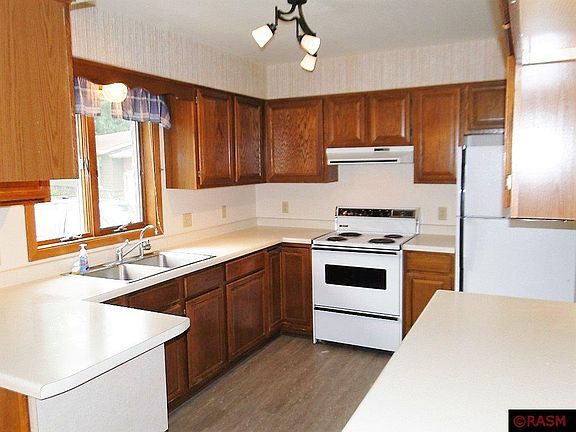 5th image of 102 Hendricks Ln