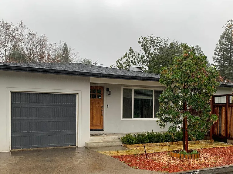 17995 Los Banos Dr — Photo 2
