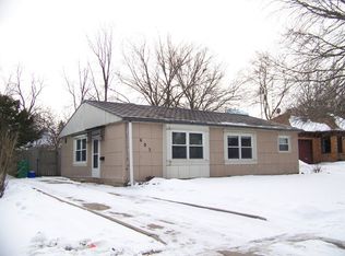 605 W Judd St, Woodstock, IL 60098