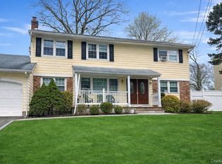 14 Upland Dr, East Northport, NY