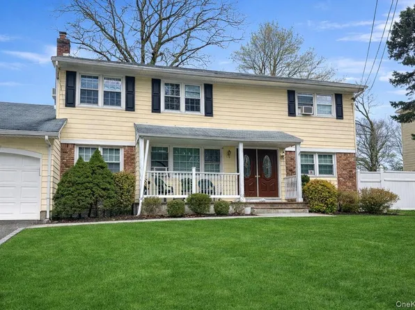 14 Upland Dr, East Northport, NY 11731