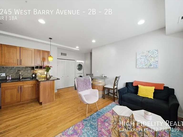 2245 W Barry Ave #2B — Photo 3