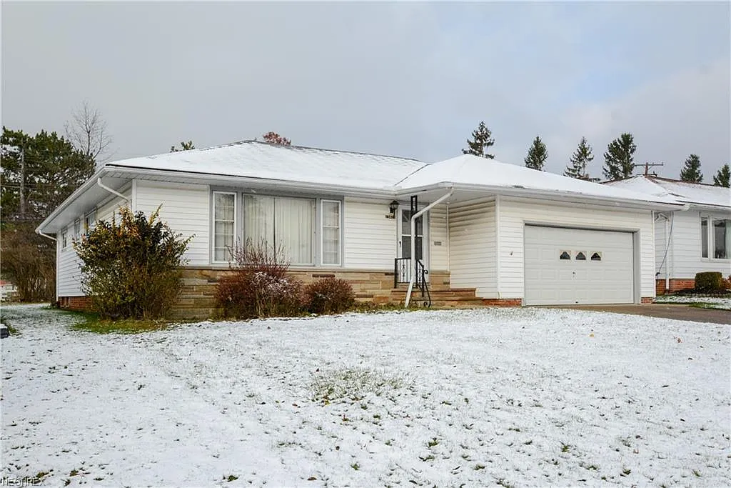 23413 Shurmer Dr photo 1