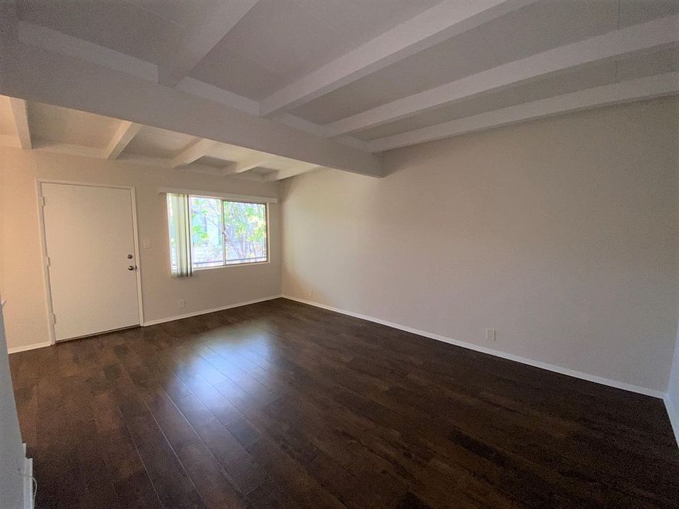 1st image of 6121 Whitsett Ave APT 10
