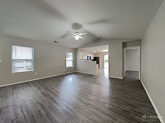 3rd image of 953 Willow Creek Dr