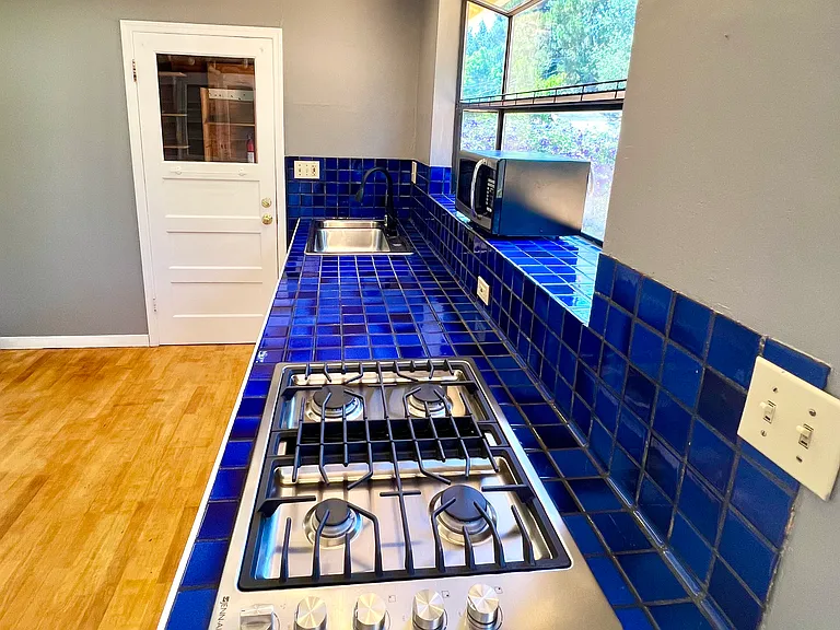 221 Hermosa Ave — Photo 10