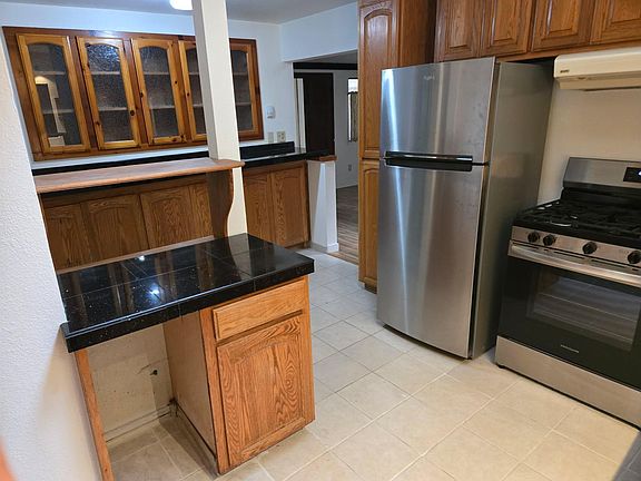 3rd image of 190 Crescent Dr