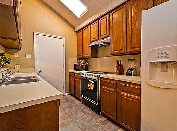 5th image of 2025 Avignon Dr
