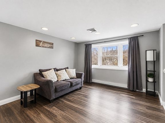 5th image of 51 Hideaway Ln