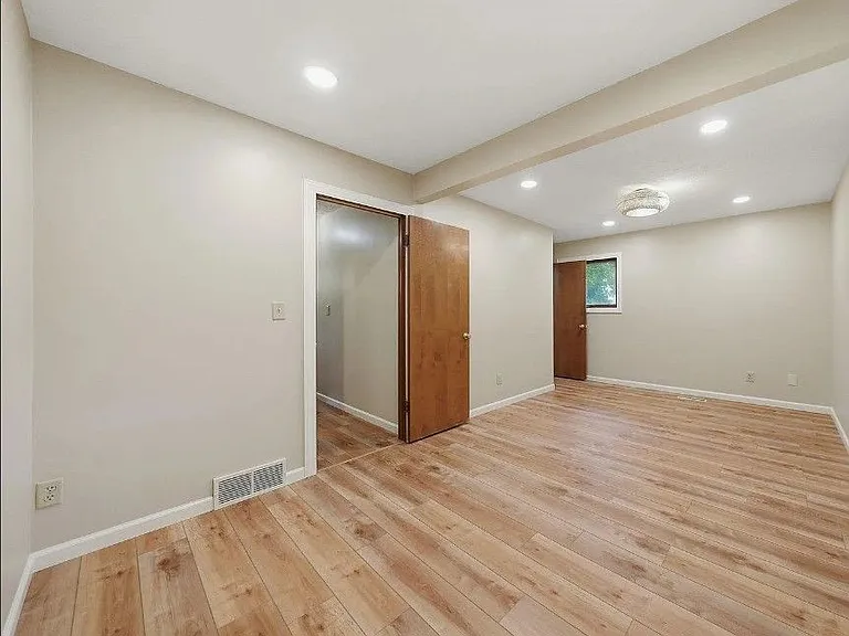 241 Wedgewood Dr — Photo 5