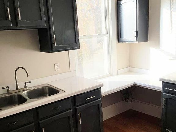 5th image of 3126 W 82nd St Unit C
