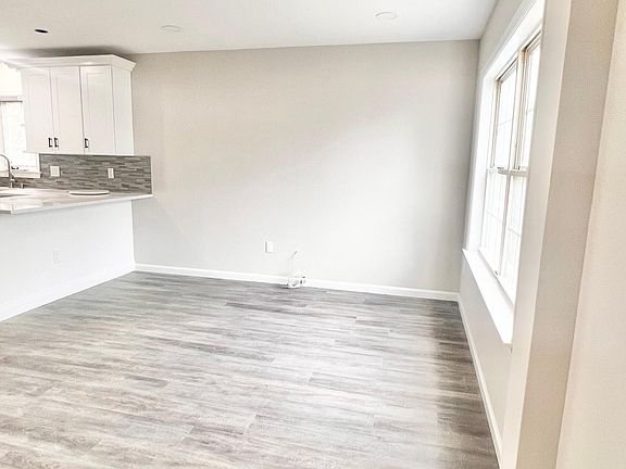 3rd image of 95 Park St Floor 1